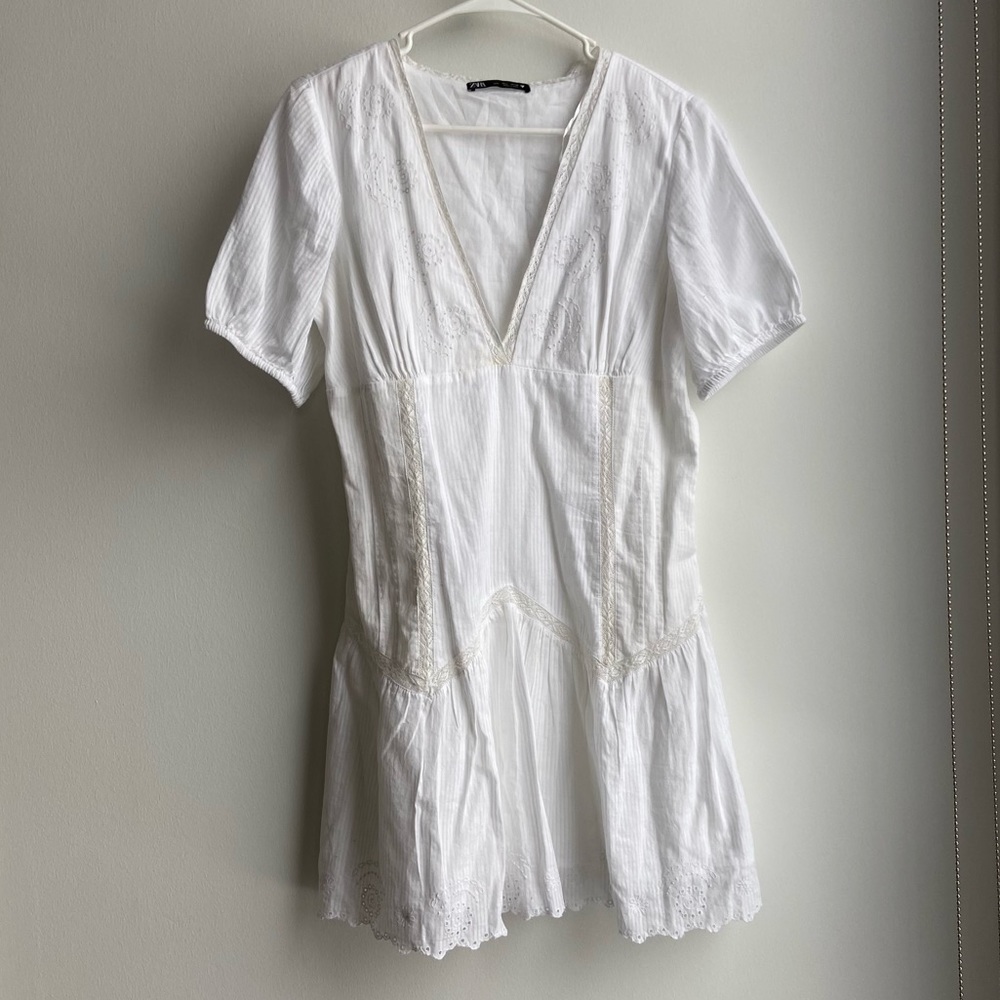 Zara Short Dress with Embroidery in White Size Large